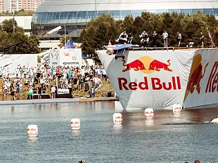 Выездной бар на Red Bull Flugtag 2015